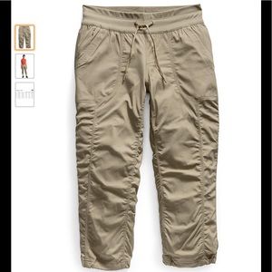 The North Face Aphrodite 2.0 Capri Pants